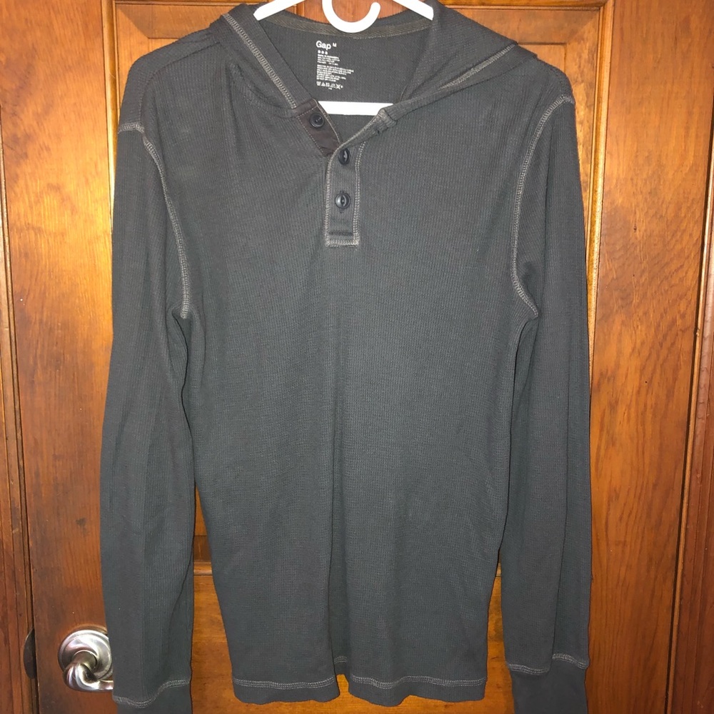 GAP Men’s lightweight hooded long sleeve shirt